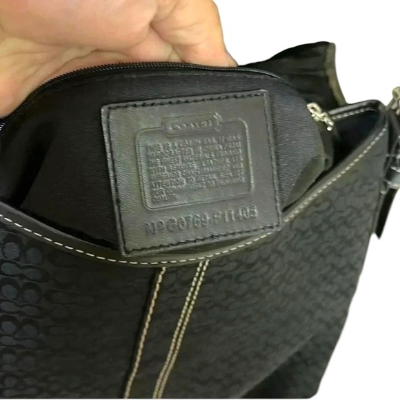 Coach signature hobo crossbody purse - Picture 6 of 7